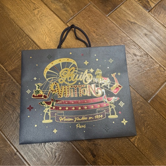 Louis Vuitton 2024 Holiday Shopping Bag - Picture 1 of 3